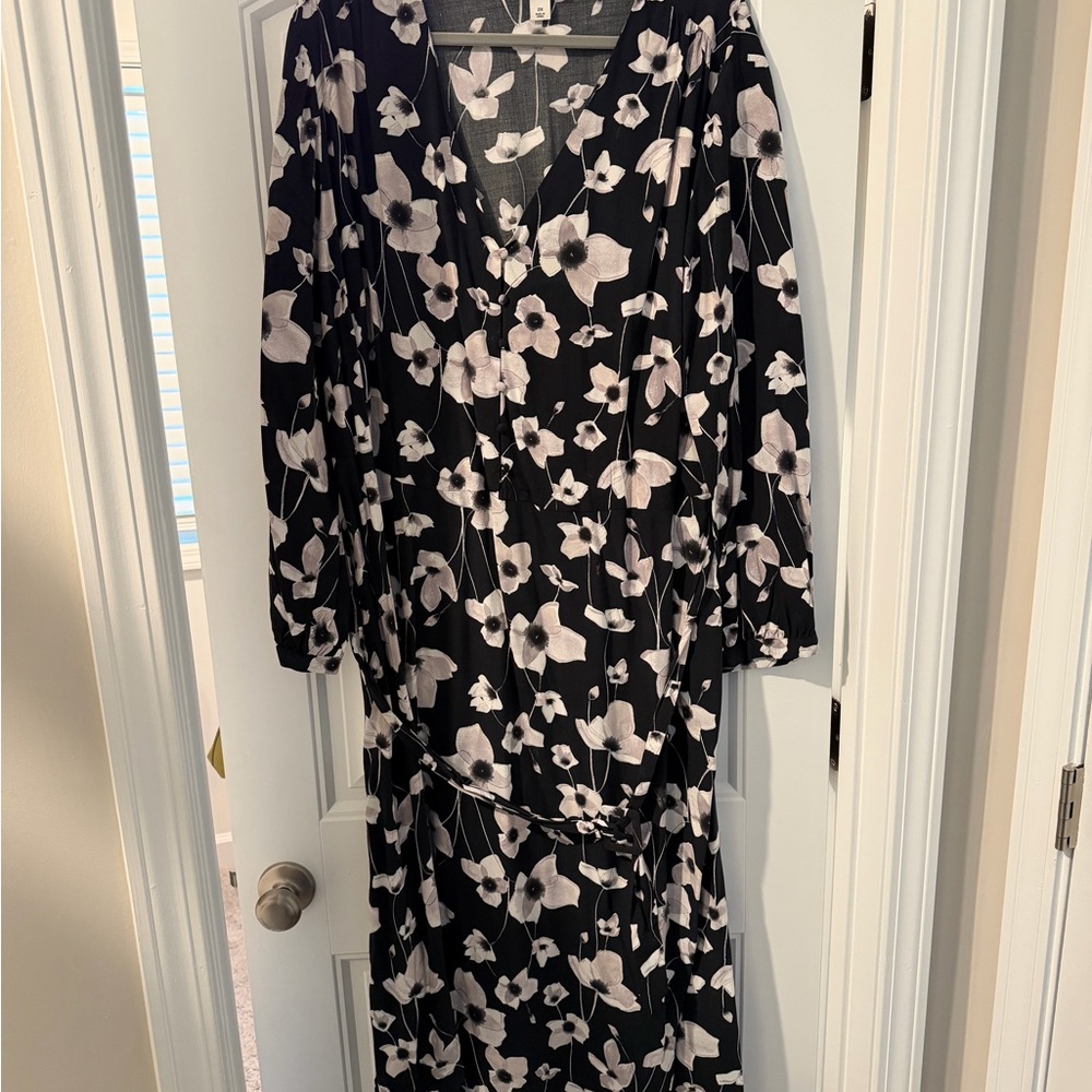 Ava & Viv Black and White Floral Maxi Dress